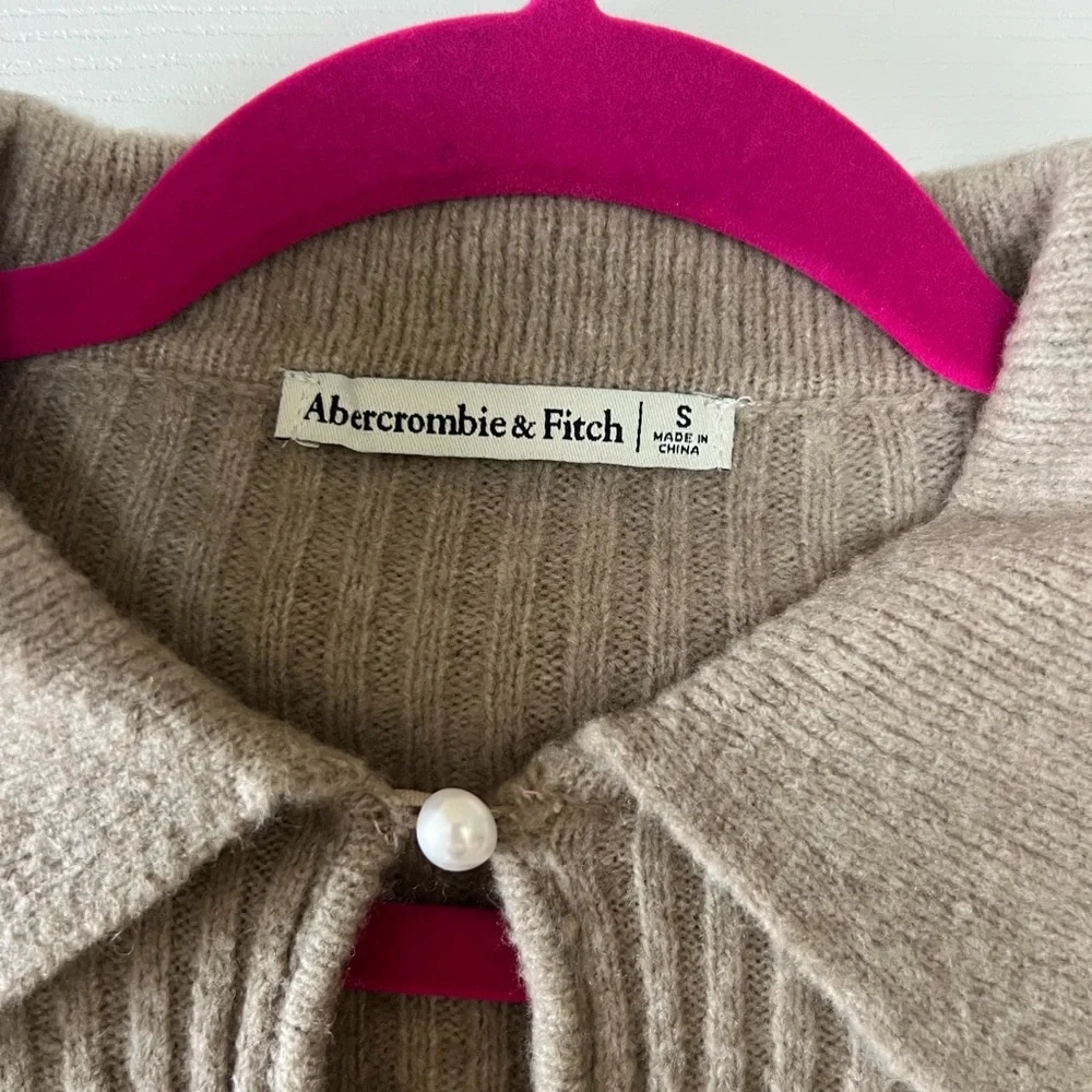 Abercrombie & Fitch Taupe Ribbed Cardigan with Pearl Buttons - Picture 2 of 3